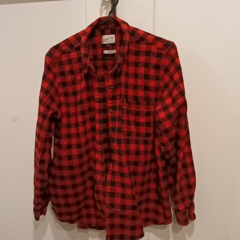Universal Thread Ladies XXL Relaxed fit button down Buffalo plaid/Red & Black/fl